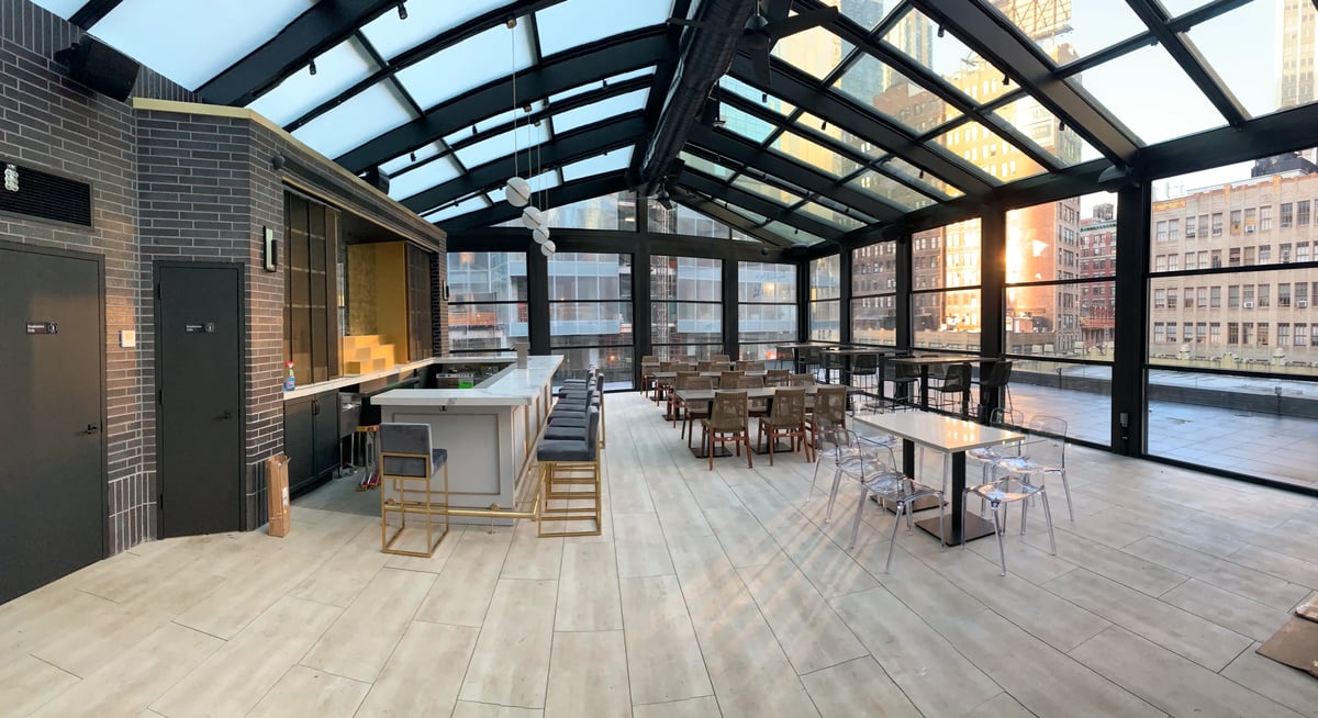 Sunroom pergola in a restaurant with sofas and tables