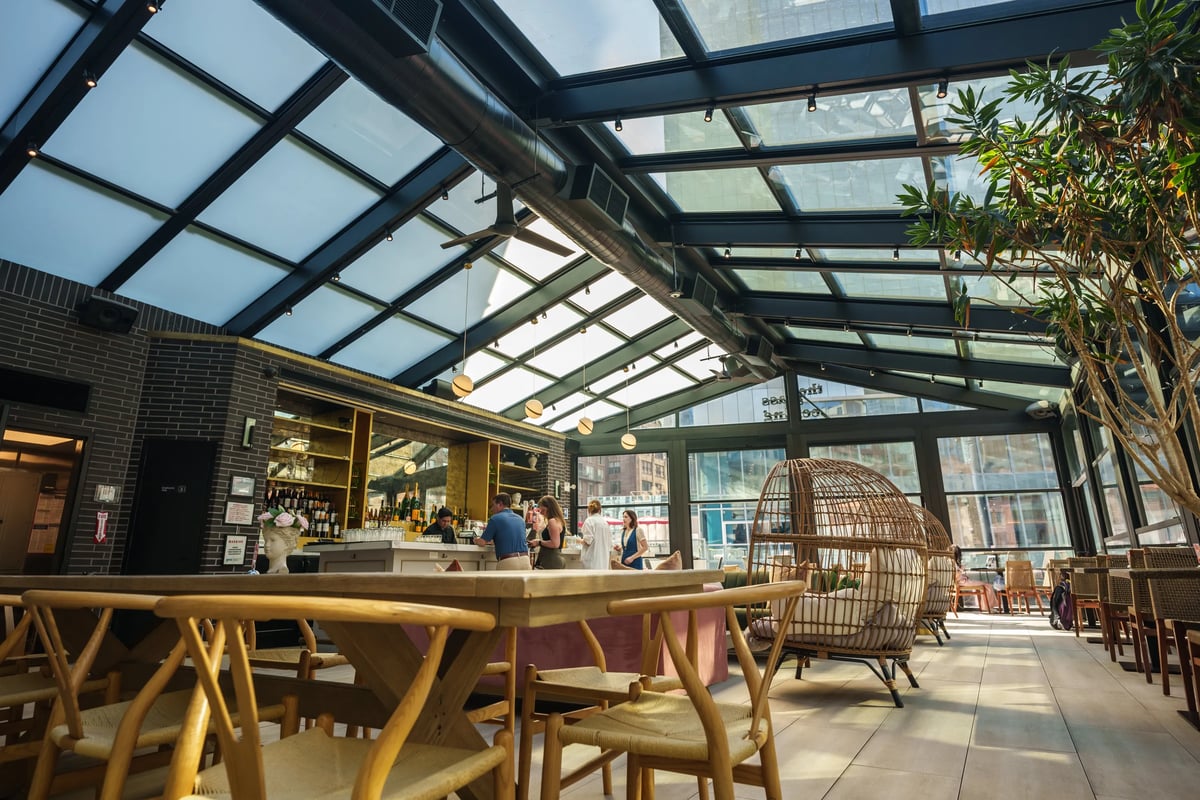 Sunroom pergola in the restaurant with chairs and tables