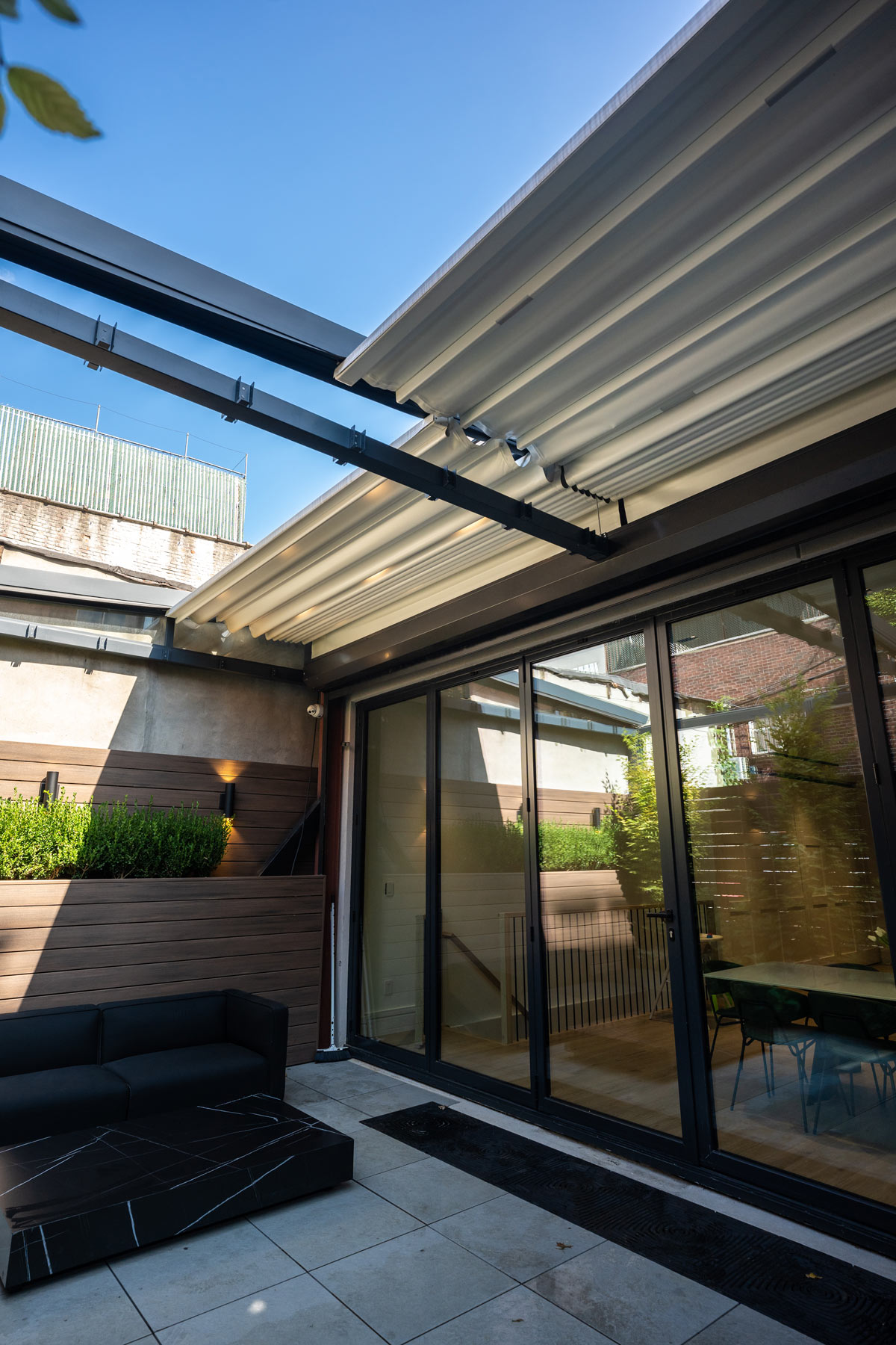 retractable-pergola-canopy-brooklyn-newyork-1200 (2)